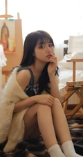 清水出芙蓉般的背带裤可爱双眼皮长发少女俏皮室内写真套图