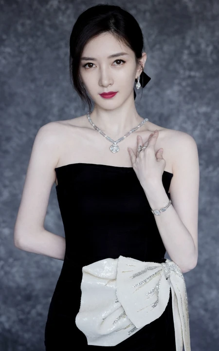 江疏影黑色礼裙开叉连衣裙气质优雅写真照片
