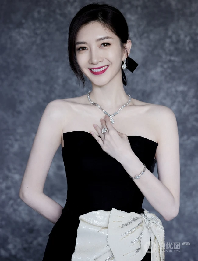 江疏影黑色礼裙开叉连衣裙气质优雅写真照片