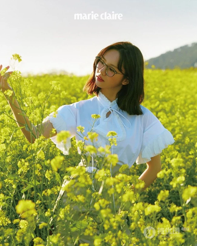李惠利多套夏日穿搭清新清新户外青草地写真美照