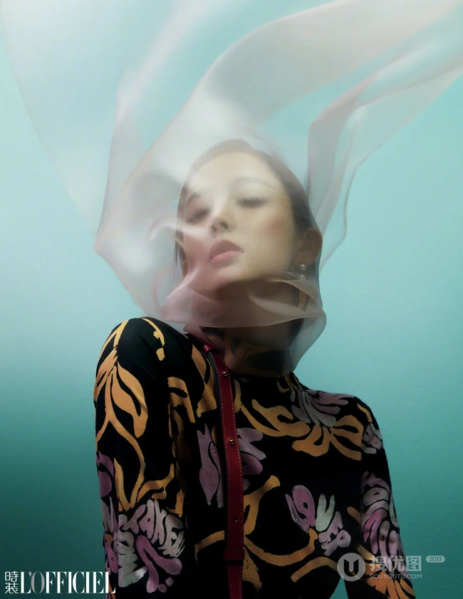 古力娜扎最新时装杂志写真美照