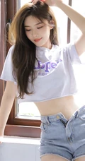 漂亮的女生小姐姐鹅肝姐姐紧身短款装T恤牛仔短裤室内高清写真美照
