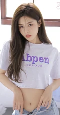 漂亮的女生小姐姐鹅肝姐姐紧身短款装T恤牛仔短裤室内高清写真美照
