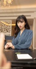女生白领陆萱萱光鲜亮丽职场制服装短裙袜装穿着气质写真套图