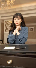 女生白领陆萱萱光鲜亮丽职场制服装短裙袜装穿着气质写真套图