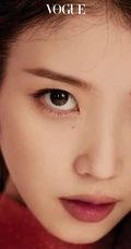 IU李知恩红唇美甲妆容精致淡雅杂志写真图片