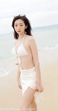 海边沙滩泳装白裙女生安琪Yee气质旅拍写真显完美动人身材