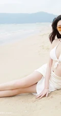 海边沙滩泳装白裙女生安琪Yee气质旅拍写真显完美动人身材