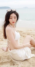 海边沙滩泳装白裙女生安琪Yee气质旅拍写真显完美动人身材