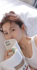 青春少女气息十足漂亮清新精选紧身背心睡裤少女室内写真美照
