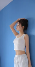 青春少女气息十足漂亮清新精选紧身背心睡裤少女室内写真美照