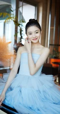 刘浩存蓝色梦幻礼裙公主裙礼服居家青涩可爱写真图片