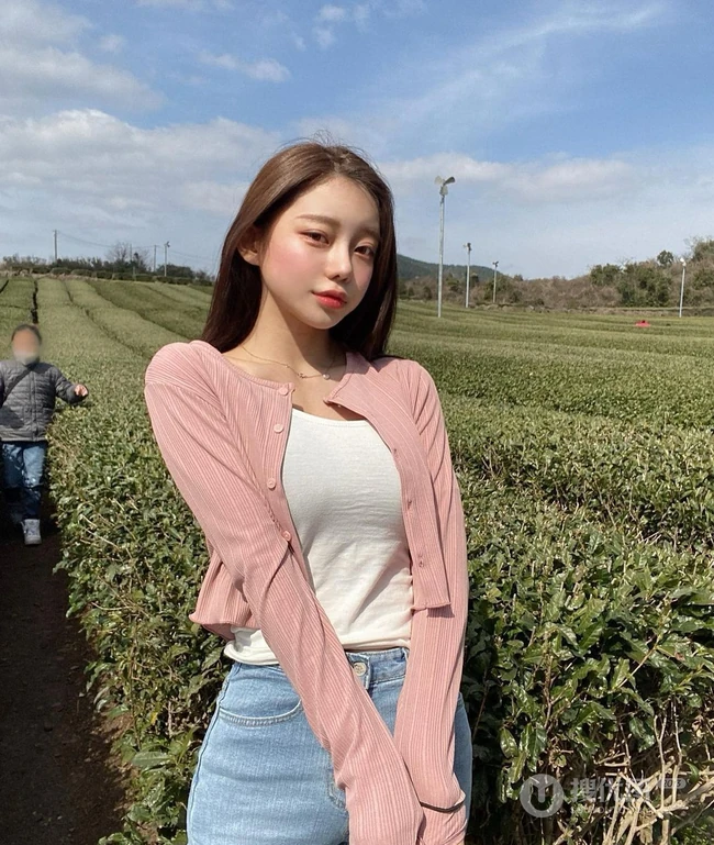 韩国亮眼吸睛精选童颜修身女生小姐姐气质时尚写真生活照片图集