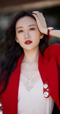 夏天的&ldquo;恩特儿&rdquo;，王鸥纯红恩特儿色套装气质户外写真美照