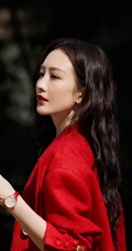 夏天的&ldquo;恩特儿&rdquo;，王鸥纯红恩特儿色套装气质户外写真美照