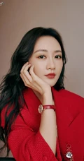 夏天的&ldquo;恩特儿&rdquo;，王鸥纯红恩特儿色套装气质户外写真美照