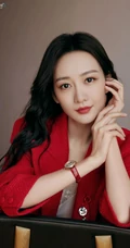 夏天的&ldquo;恩特儿&rdquo;，王鸥纯红恩特儿色套装气质户外写真美照