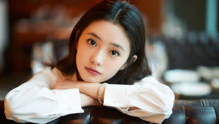 刘浩存精选壁纸，眼睛明亮清纯少女刘浩存养眼迷人高清壁纸图片欣赏