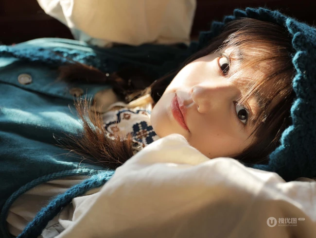 午后 居家 阳光下 唇红齿白浅粉少女清新清新写真大图图集