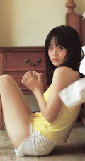 青涩，可爱 动人，浅粉肩带背心短裤十五六岁少女居家唯美写真套图