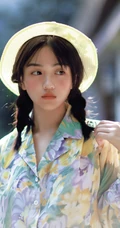 青涩，可爱 动人，浅粉肩带背心短裤十五六岁少女居家唯美写真套图