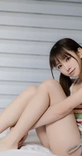 浅粉可爱女生少女小姐姐紧身条纹衫短裤穿着居家室内俏皮写真套图
