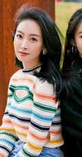 宋茜，张佳宁亲密无间户外美拍写真照