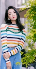 宋茜，张佳宁亲密无间户外美拍写真照