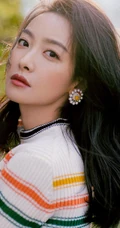 宋茜，张佳宁亲密无间户外美拍写真照