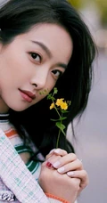宋茜，张佳宁亲密无间户外美拍写真照