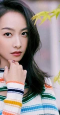 宋茜，张佳宁亲密无间户外美拍写真照