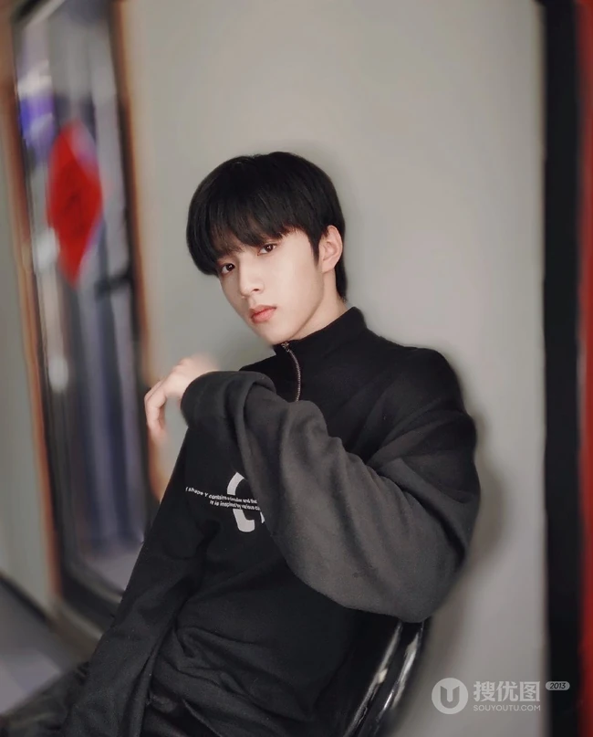 时代少年团帅哥成员刘耀文精选帅气写真照片
