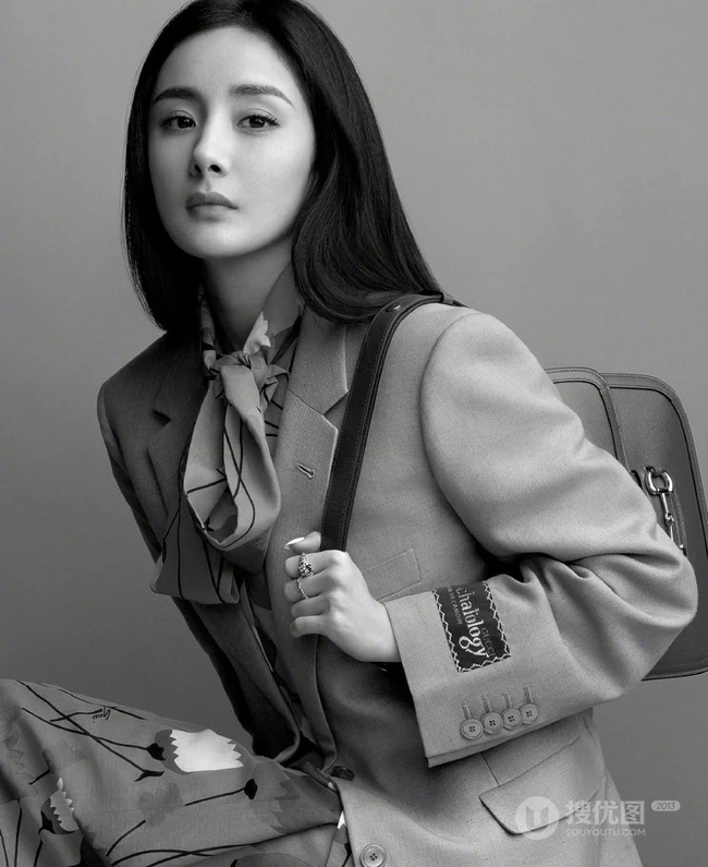 杨幂时尚优雅装扮登精彩OK杂志写真照