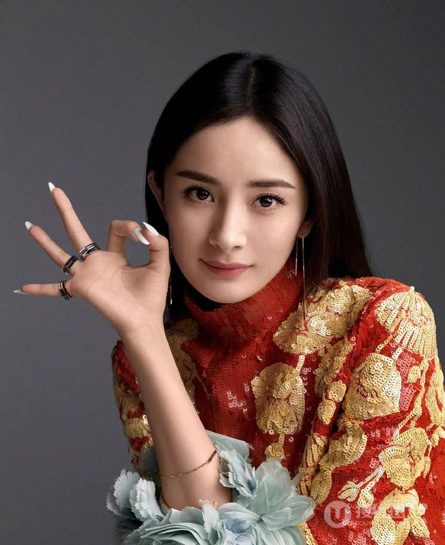 杨幂时尚优雅装扮登精彩OK杂志写真照