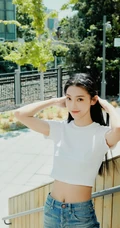 曾可妮小露蛮腰气质靓丽休闲白衣牛仔裤唯美户外写真照