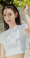 曾可妮小露蛮腰气质靓丽休闲白衣牛仔裤唯美户外写真照