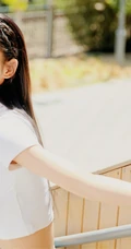 曾可妮小露蛮腰气质靓丽休闲白衣牛仔裤唯美户外写真照