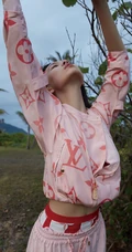 赵佳丽极尽自由海岛小树林夏日之旅手机壁纸图片