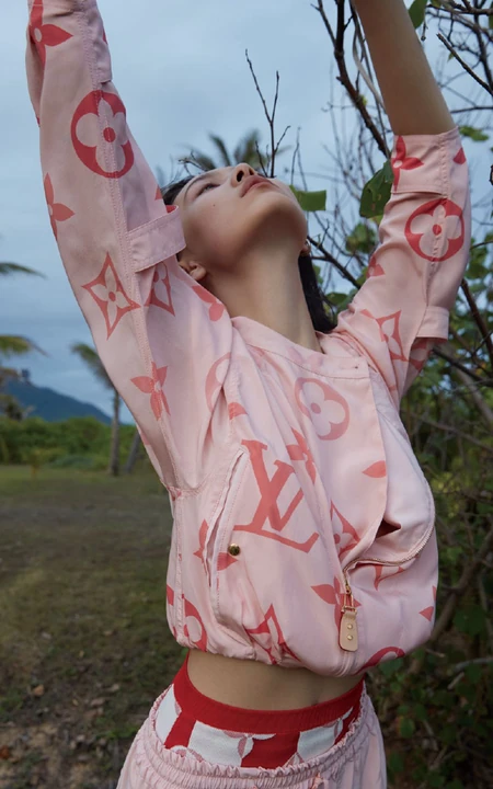 赵佳丽极尽自由海岛小树林夏日之旅手机壁纸图片