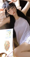 浅粉浅粉的精选双马尾辫少女肩带白裙清新清新悠闲居家写真图片