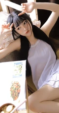 浅粉浅粉的精选双马尾辫少女肩带白裙清新清新悠闲居家写真图片