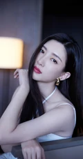 江疏影气质时尚白色肩带礼裙衣穿着显高挑白皙身材皮肤写真美照