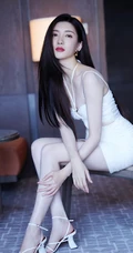 江疏影气质时尚白色肩带礼裙衣穿着显高挑白皙身材皮肤写真美照