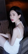 江疏影气质时尚白色肩带礼裙衣穿着显高挑白皙身材皮肤写真美照