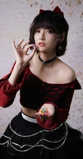 赵粤俏皮可爱喜气穿搭显气质美肩纤细线条生活照片