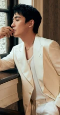 朱一龙全白look西服套装着身帅气绅士写真照片