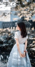 春夏白色公主裙享受户外阳光温馨写真照