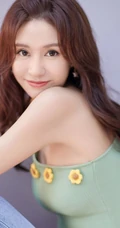 郑合惠子紧身绿色背心牛仔裤清新可爱室内生活写真照片