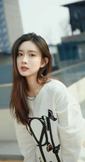 孟子义居家休闲装可爱俏皮写真
