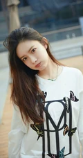 孟子义居家休闲装可爱俏皮写真